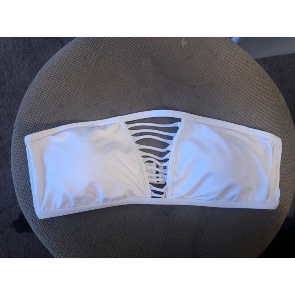 SOLDDDD White strapless bikini top